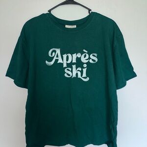 NWT Universal Thread Forest Green “Après Ski” Graphic Tee | Size Medium